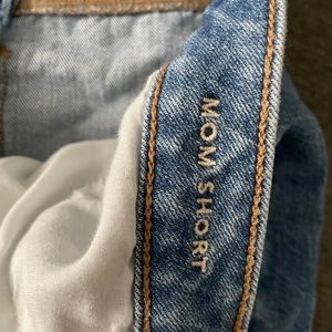 Mom shorts AEO embroidered flowers